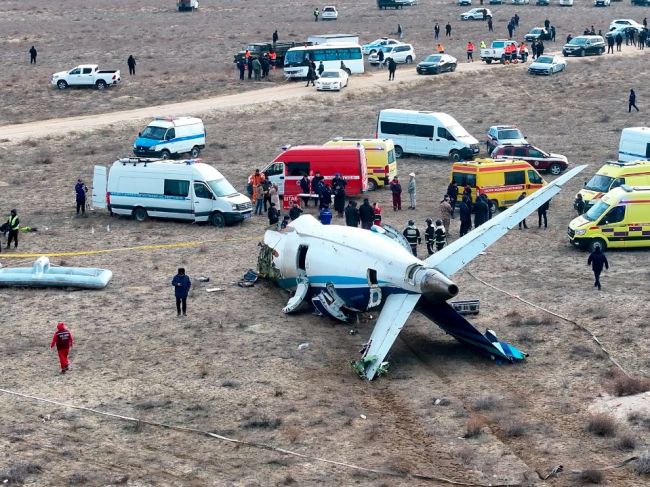 Azerbajdžanské aerolínie vinia z havárie lietadla vonkajší fyzický zásah