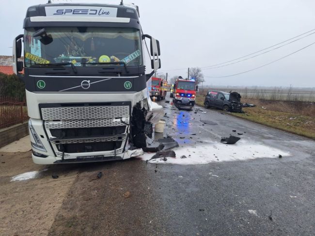 Vážna nehoda: Kamión sa zrazil s osobným autom