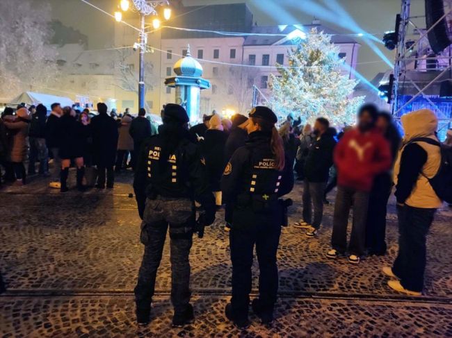 Polícia riešila na Silvestra stratené dieťa, požiare aj opité deti