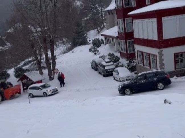 VIDEO: Cesta sa premenila na klzisko, autá vrážali do seba