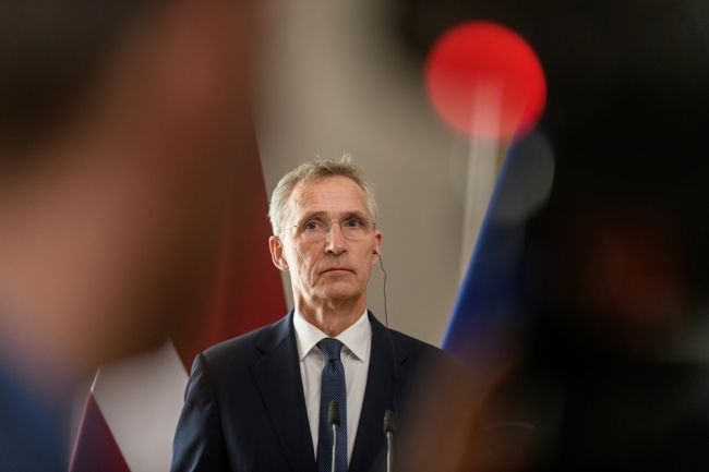 Účasť na inaugurácii Trumpa plánuje aj bývalý šéf NATO Stoltenberg