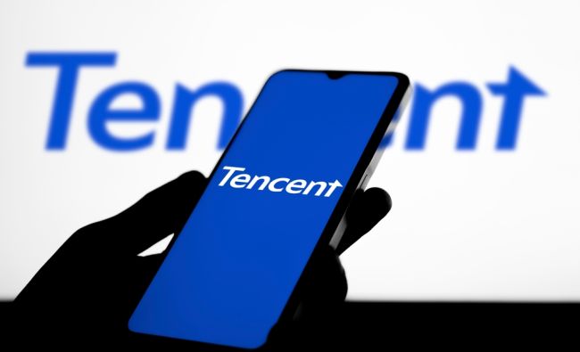 USA pridali Tencent a CATL na zoznam firiem, ktoré pomáhajú čínskej armáde