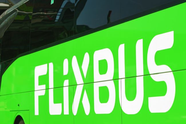 Tragická nehoda: Na diaľnici havaroval autobus spoločnosti Flixbus 