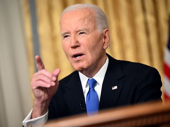 Biden vystúpil s rozlúčkovým prejavom, pred týmto varoval USA