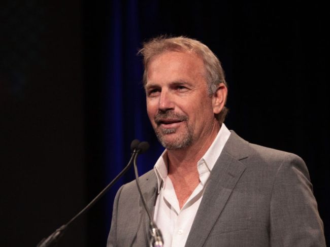 Westernový kráľ Hollywoodu Kevin Costner oslavuje 70 rokov