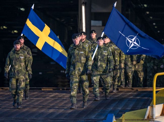 Do Lotyšska dorazili stovky švédskych vojakov, posilnia tam brigádu NATO