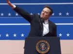 Musk vyvolal rozruch pozdravom pravicou na Trumpovom zhromaždení vo Washingtone