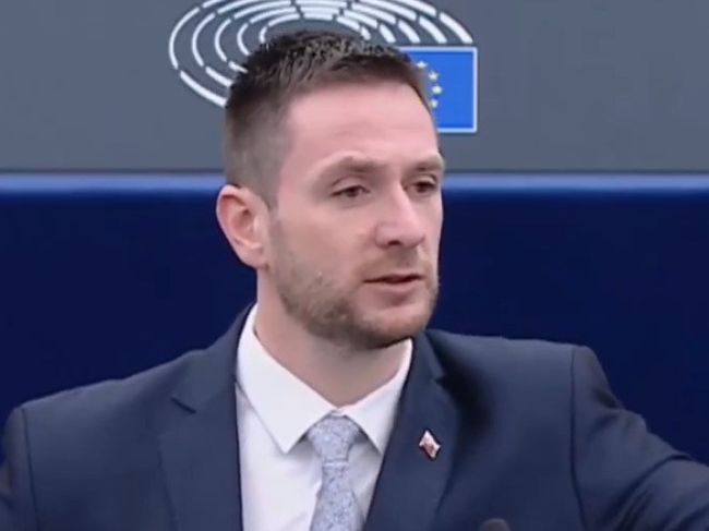 Uhríkovi v europarlamente vypli mikrofón, takto reagoval 