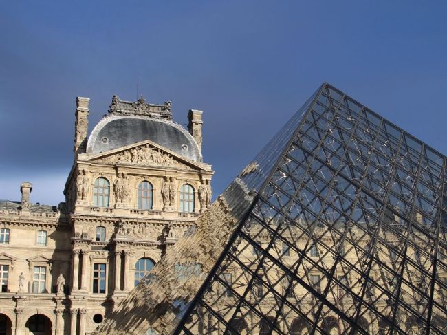 Riaditeľka múzea Louvre poukázala na chatrný stav budovy a množiace sa problémy