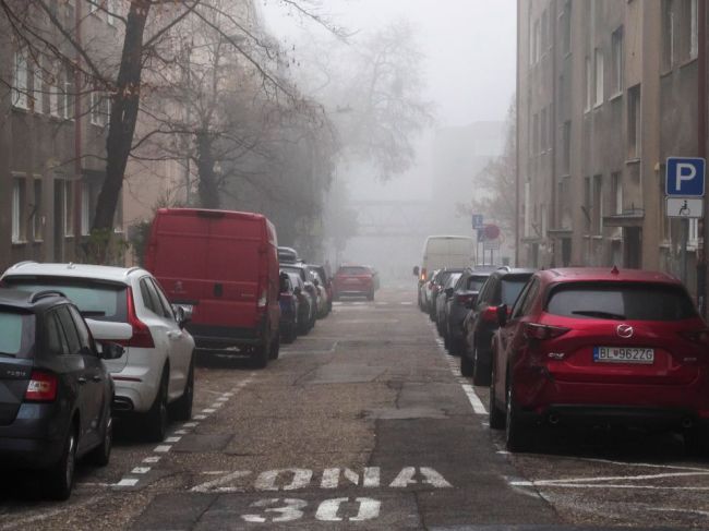 Dve výstrahy cestárov: Vodiči, na toto dnes dajte pozor!