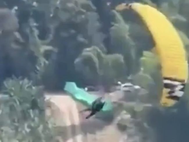 Tragický koniec paraglidingu: Mladá žena vykĺzla z postroja