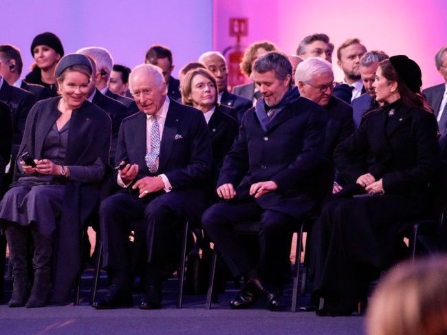 V Osvienčime sa zhromaždili svetoví lídri a preživší tábora