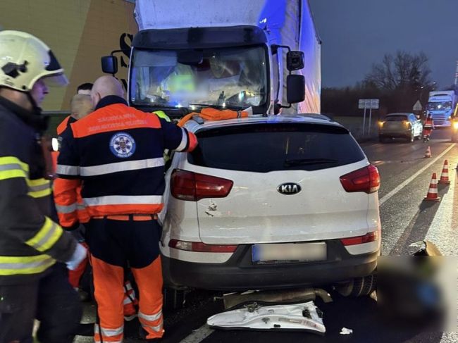 Pri rannej dopravnej nehode v Žiline zomreli dvaja ľudia