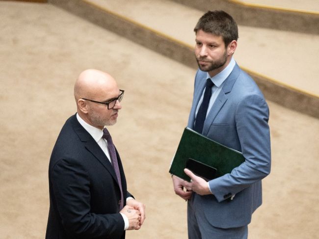 Schôdzu k odvolaniu vlády neotvorili, plénum sa o to pokúsi opäť v stredu
