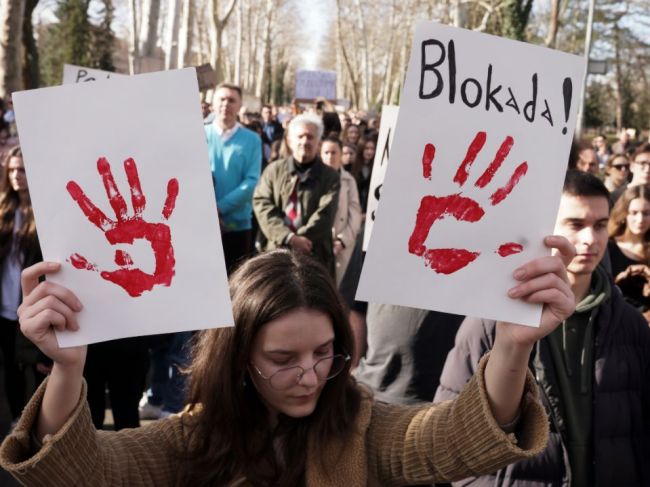 Do demonštrantov v Belehrade tretíkrát vrazilo auto