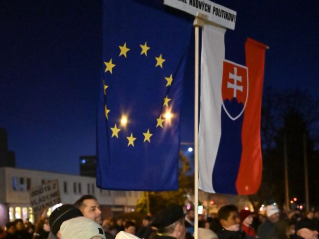 V troch mestách sa konajú protestné pochody za zotrvanie v EÚ 