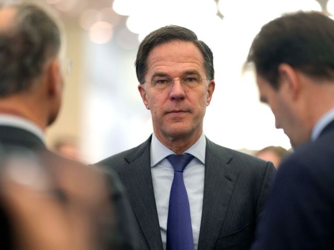 Rutte: Vzhľadom na veľkosť svojej ekonomiky musí Nemecko na obranu minúť viac