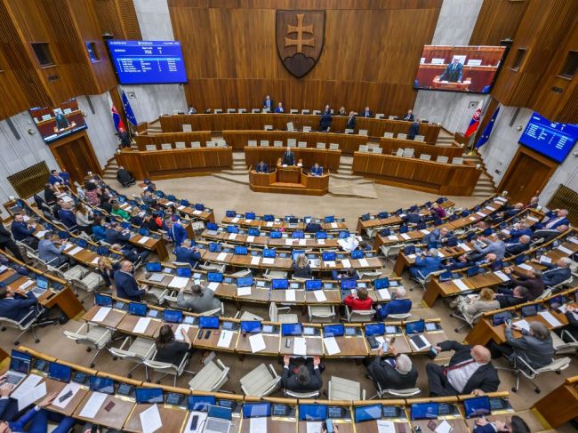 Poslanci v stredu pokračujú v rokovaní o zdravotníckej legislatíve