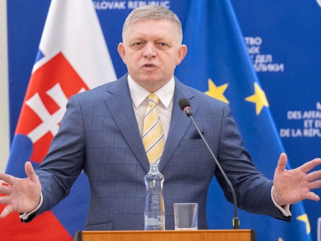 Premiér Robert Fico dementuje, že by sa v Bruseli neformálne stretol s Petrom Fialom