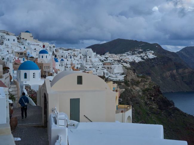 Na ostrove Santorini vyhlásili núdzový stav