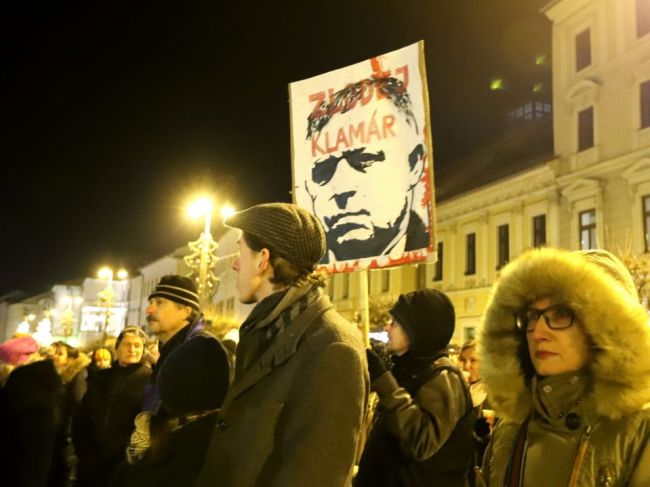 V Banskej Bystrici kvôli protestnému pochodu obmedzia dopravu