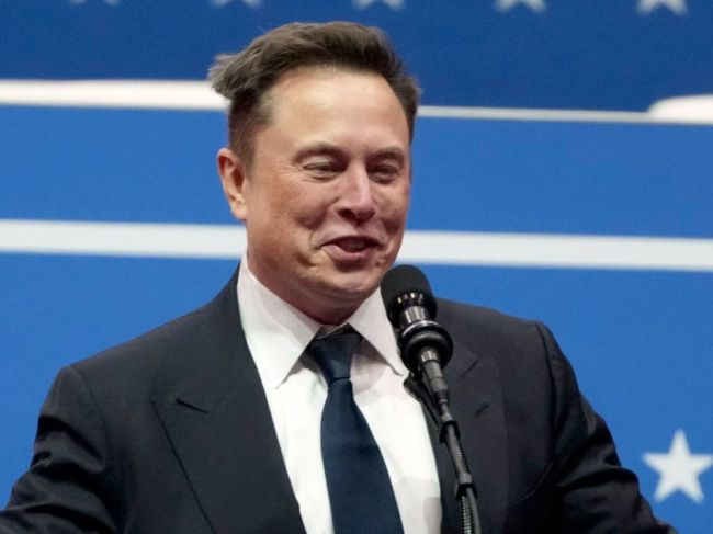 Musk súhlasí s návrhom zastaviť financie pre Hlas Ameriky a Rádio Sloboda