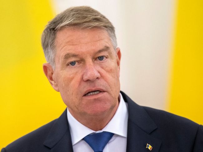 Rumunský prezident Iohannis odstúpi z funkcie