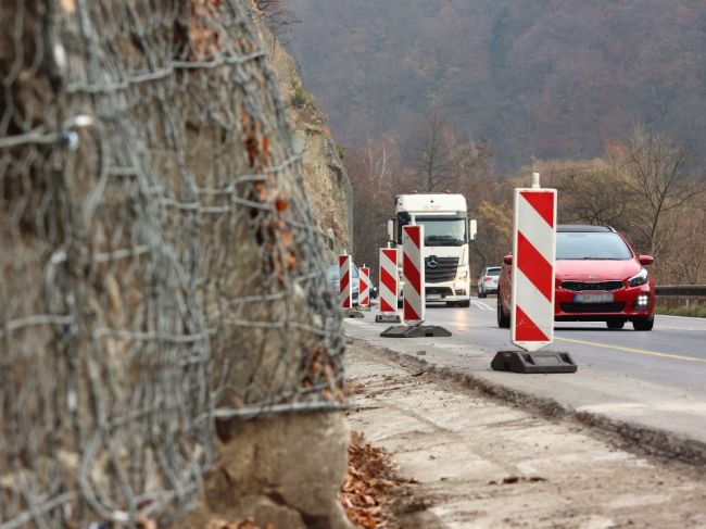 Kontrolné práce na brale pri Strečne si vyžiadajú krátkodobú uzáveru cesty I/18