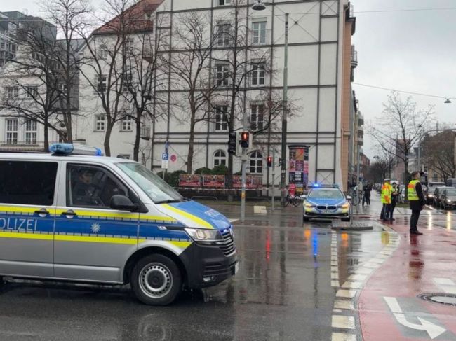 V Mníchove vrazilo auto do davu ľudí, hlásia najmenej 20 zranených