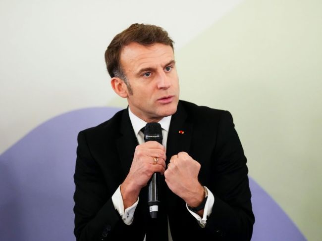 Macron ubezpečil Zelenského, že rokovania o prímerí budú viesť Ukrajinci