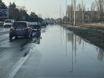 Na križovatke ulíc Račianska - Hečková došlo k zaplaveniu vozovky