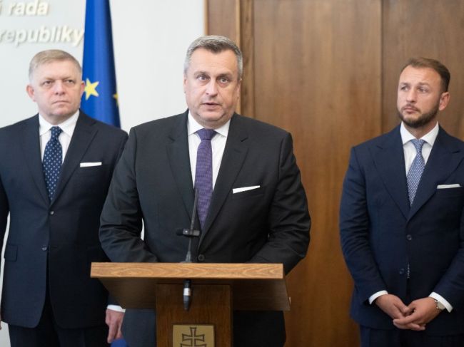 Zasadá koaličná rada, lídri majú prebrať riešenie problémov v koalícii