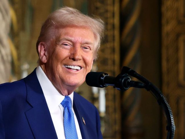 Donald Trump chce zaviesť 25-percentné clá na autá, lieky a čipy