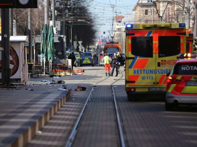 Auto v Mannheime vrazilo do davu ľudí