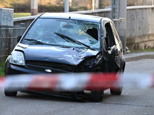 Nemecká polícia zadržala muža, ktorý v Mannheime autom vrazil do ľudí