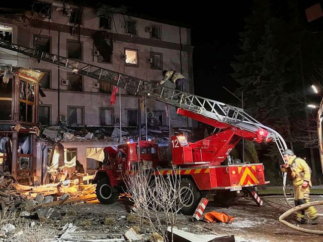 Tlak na Rusko sa nesmie zastaviť, uviedol Zelenskyj po útoku na ukrajinský hotel