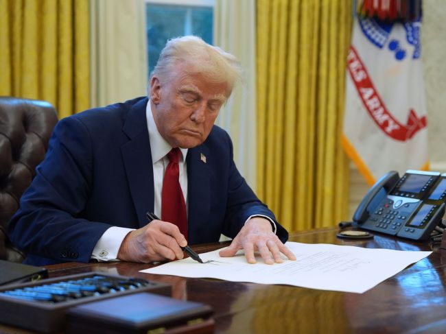 Trump tvrdí, že poslal list iránskemu lídrovi, chce rokovať o dohode