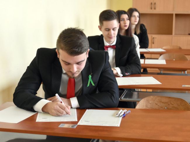 Začína sa maturitný týždeň, v utorok budú žiaci písať test a sloh zo slovenčiny