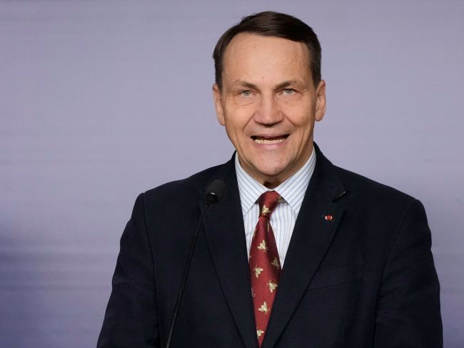 Sikorski pred rokovaniami USA a Ukrajiny telefonoval s vyslancom Trumpa