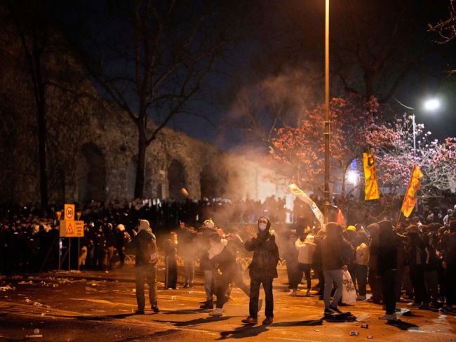 V Istanbule protestovalo vyše 300.000 ľudí, tvrdí opozičný líder Özel