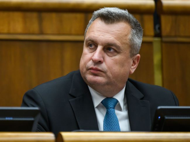 SNS nepodporí vyslanie vojakov do Lotyšska ani zmeny v armádnych zálohách