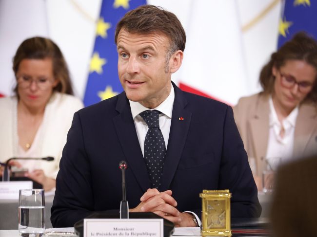 Macron: Európa musí „mobilizovať všetky páky“, keďže americké clá sú „krehké“