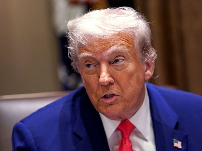 Trumpova obchodná vojna spôsobila, že investori sa odkláňajú od USA