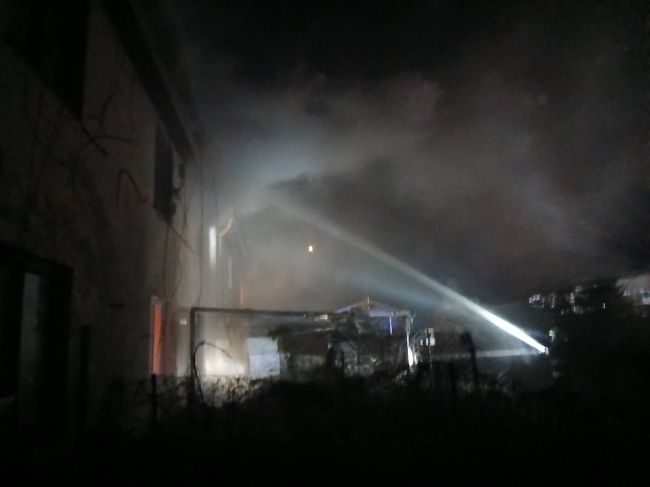 Pre požiar bytu evakuovali celú bytovku