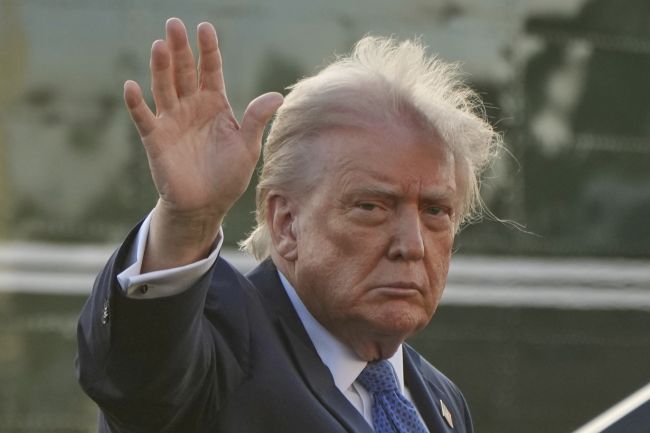 Trumpov obchod spustil predaj oblečenia s nápisom „Trump 2028“
