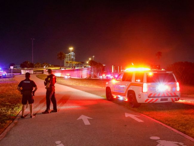 Zrážka lode a trajektu na Floride si vyžiadala najmenej jednu obeť