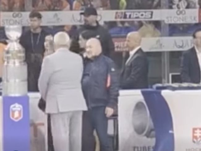 Huliak prišiel na finále slovenskej hokejovej extraligy. Takto reagovali ľudia v Steel Aréne