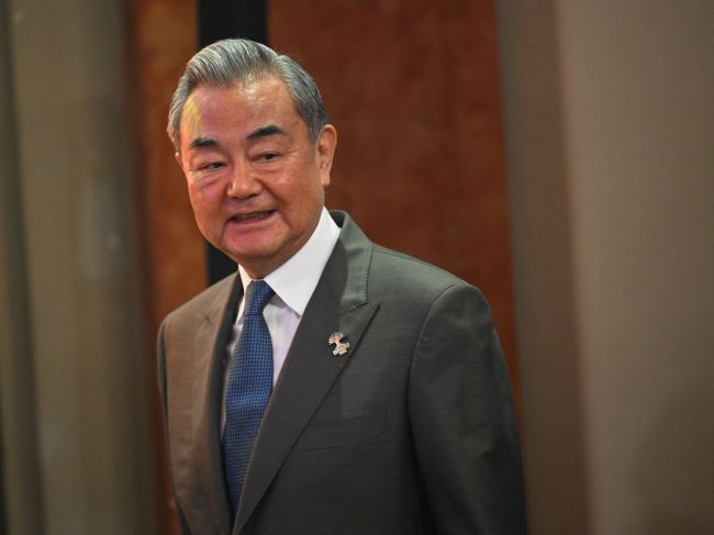 Wang I: Peking neustúpi, ak sa Washington rozhodne pokračovať v colnej vojne