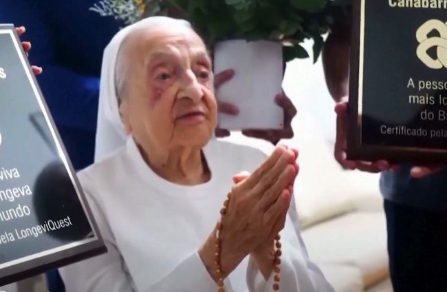 Zomrela najstaršia osoba na svete, 116-ročná brazílska mníška