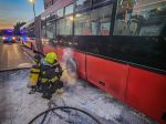 Hasiči zasahovali pri požiari autobusu